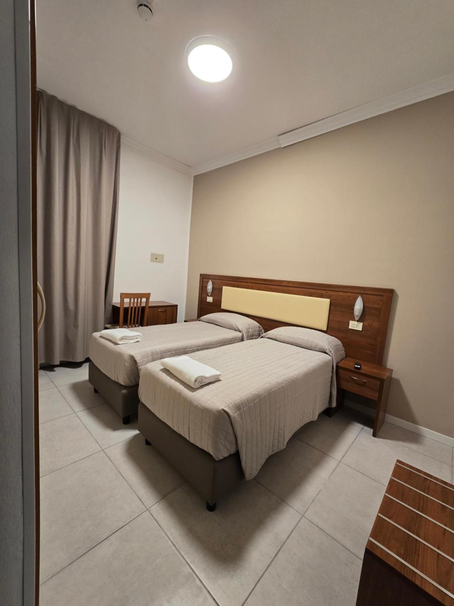 Hotel Helios Beach Milano Marittima Exterior foto