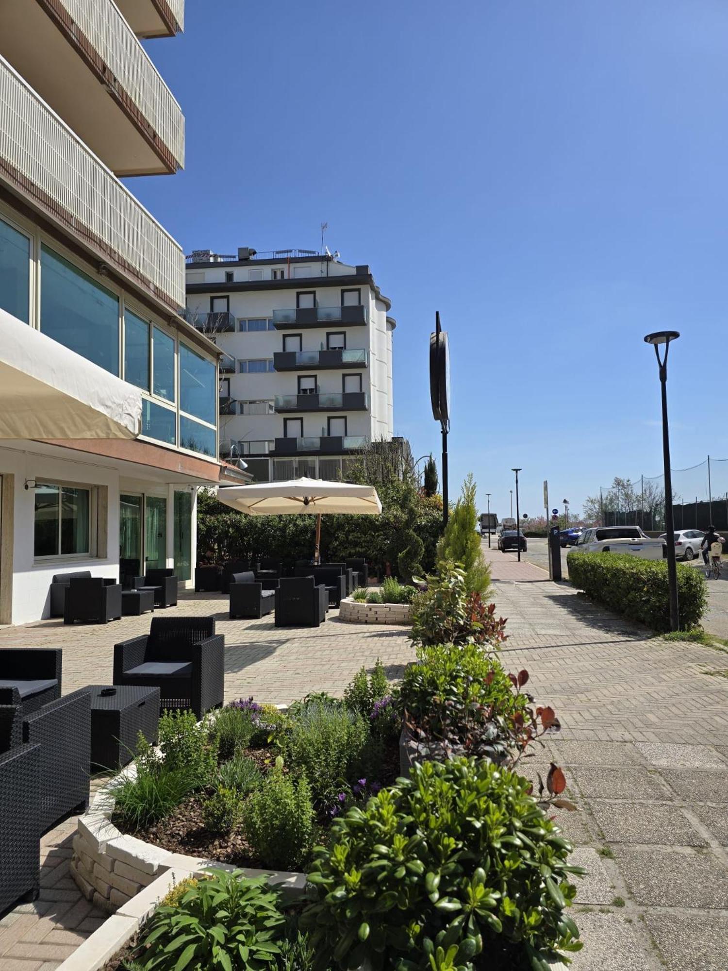 Hotel Helios Beach Milano Marittima Exterior foto