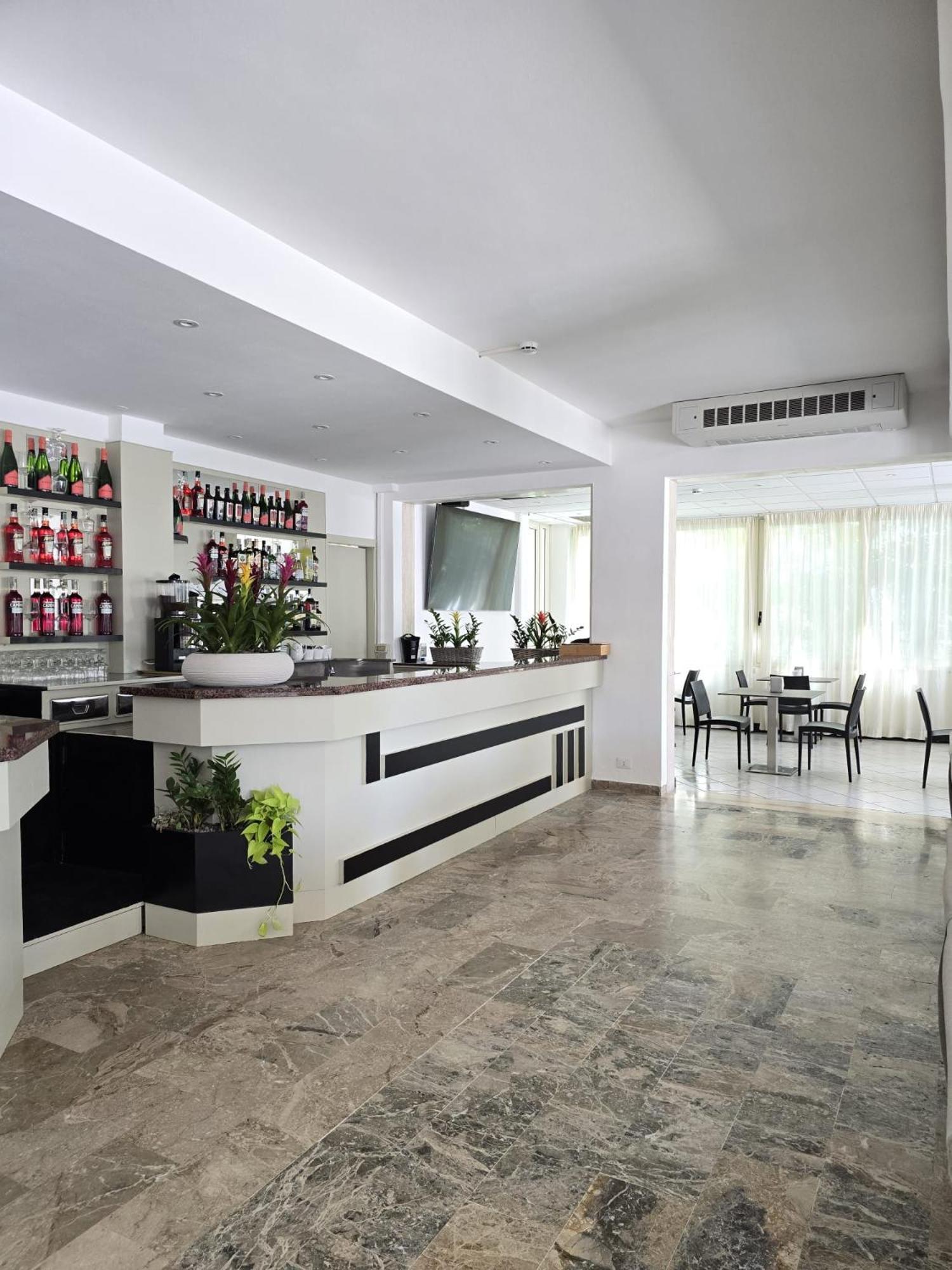 Hotel Helios Beach Milano Marittima Exterior foto