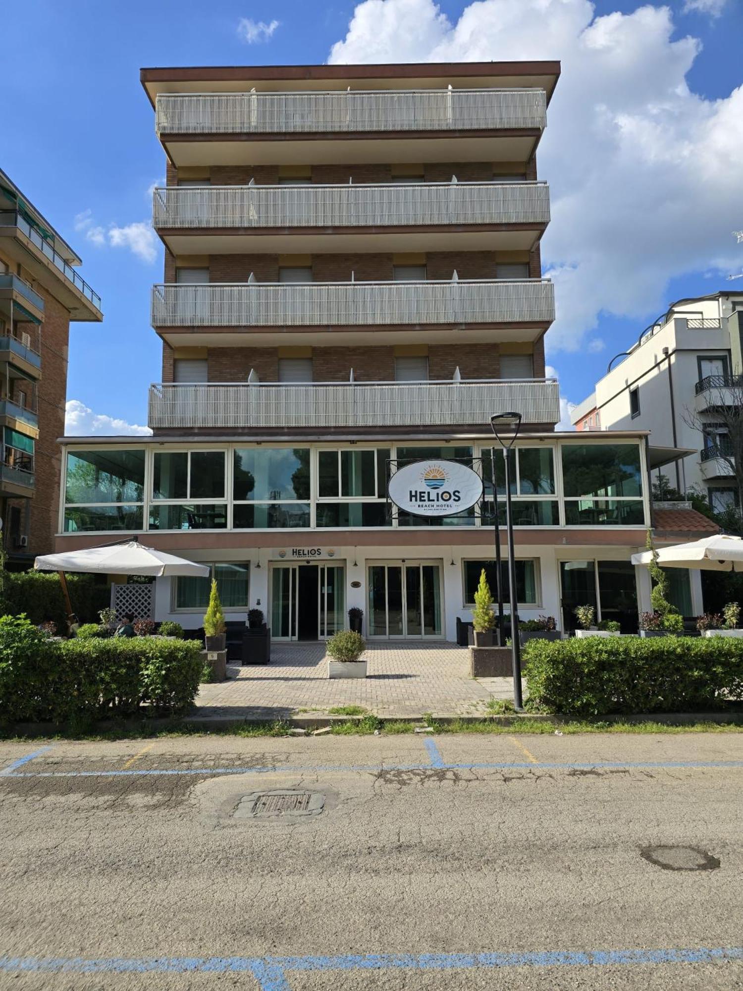 Hotel Helios Beach Milano Marittima Exterior foto