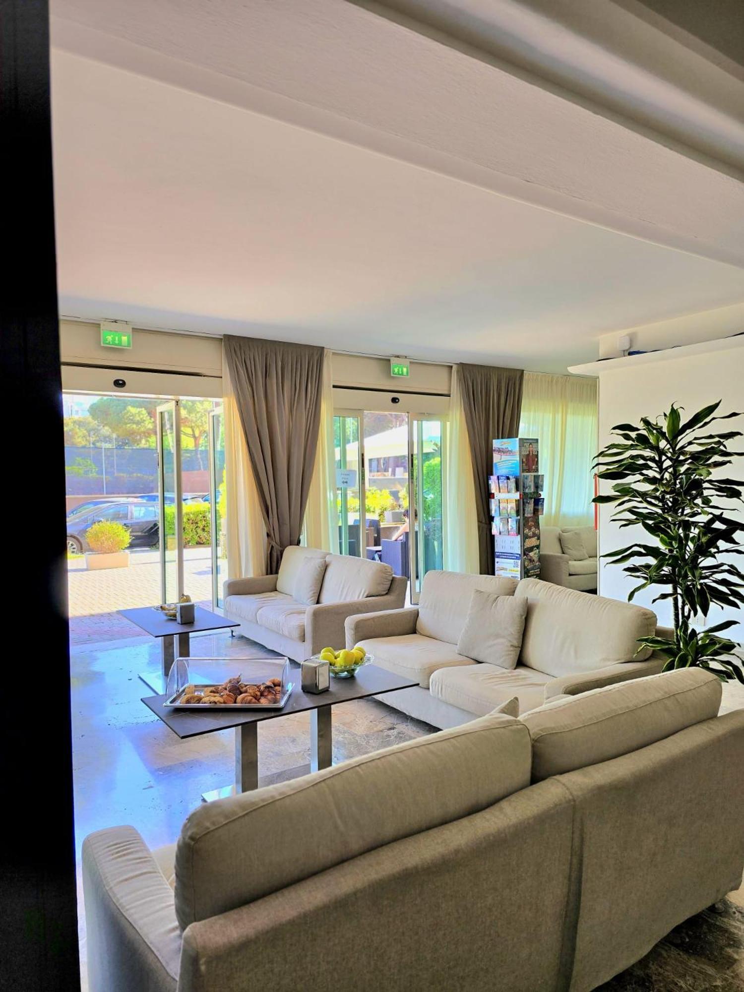 Hotel Helios Beach Milano Marittima Exterior foto